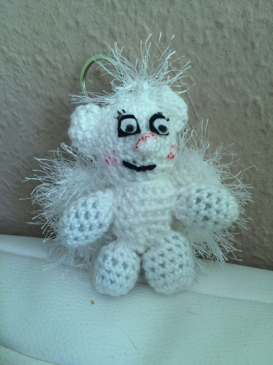 Blog-Inhaltsbild für 'Kostenlose Häkelanleitung -  Kleines Engelchen und Teufelchen - Schlüsselanhänger - Taschenbaumler'