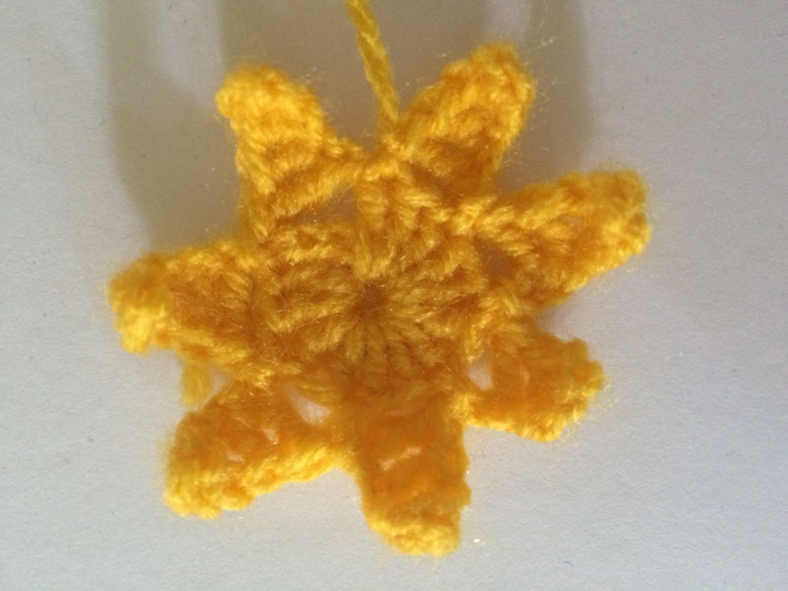 Blog-Inhaltsbild für 'Kostenlose Häkelanleitung - Kleine Engelchenbande - Schlüsselanhänger Taschenbaumler'