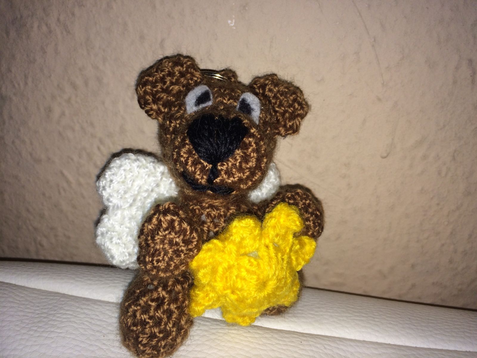 Blog-Inhaltsbild für 'Kostenlose Häkelanleitung - Kleine Engelchenbande - Schlüsselanhänger Taschenbaumler'