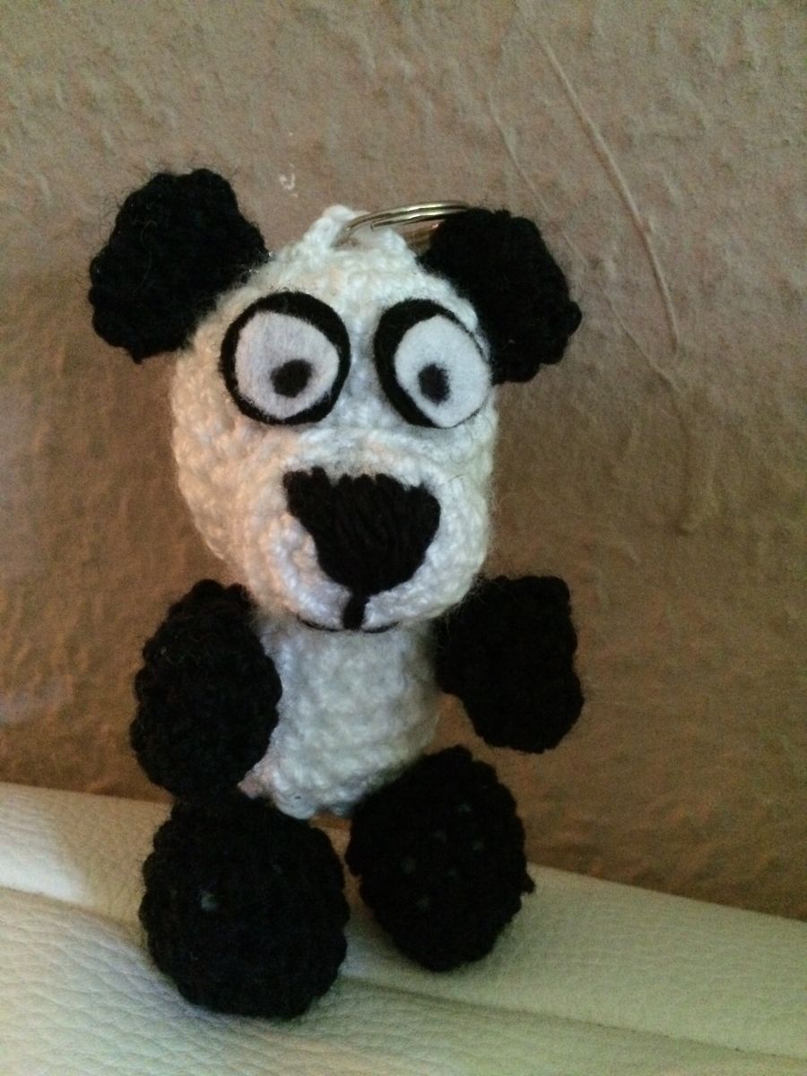 Blog-Inhaltsbild für 'Kostenlose Häkelanleitung - Kleines Pandabärchen - Schlüsselanhänger - Taschenbaumler'
