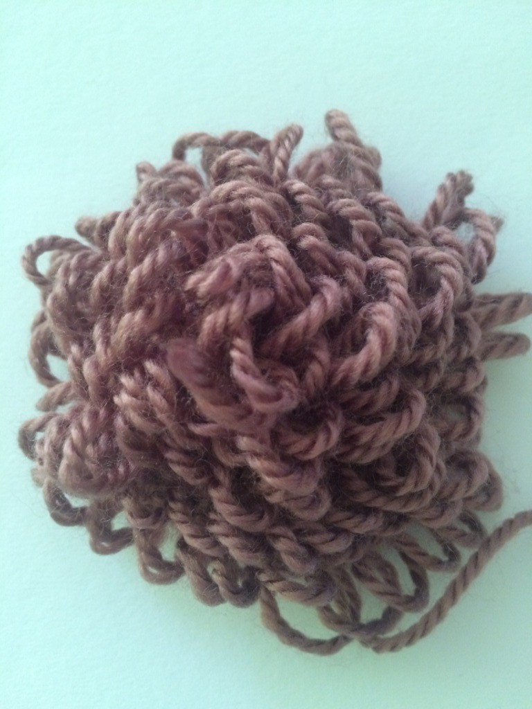 Blog-Inhaltsbild für 'Kostenlose Häkelanleitung - Igelchen Schlüsselanhänger-Taschenbaumler'