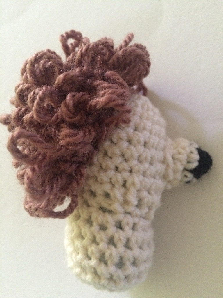 Blog-Inhaltsbild für 'Kostenlose Häkelanleitung - Igelchen Schlüsselanhänger-Taschenbaumler'