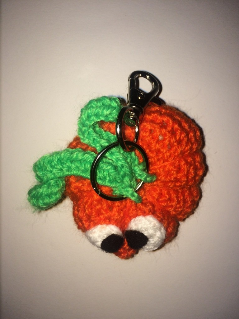 Blog-Inhaltsbild für 'Kostenlose Häkelanleitung - Kleiner Kürbis als Schlüsselanhänger oder Taschenbaumler'