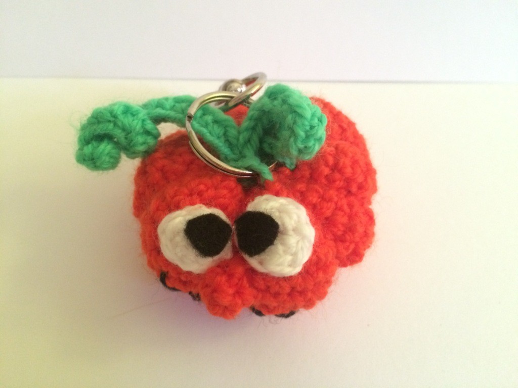 Blog-Inhaltsbild für 'Kostenlose Häkelanleitung - Kleiner Kürbis als Schlüsselanhänger oder Taschenbaumler'