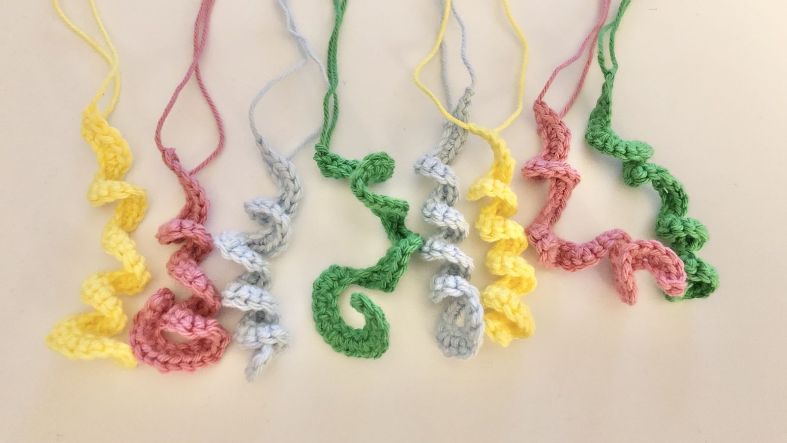 Blog-Inhaltsbild für 'Kostenlose Anleitung Einhorn Weihnachtskugel'