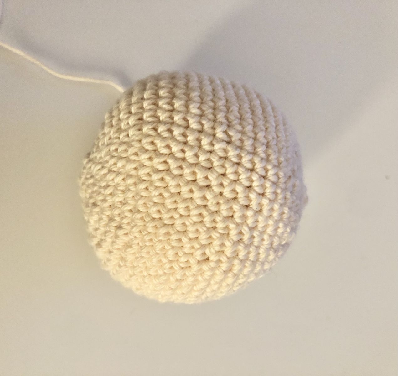 Blog-Inhaltsbild für 'Kostenlose Anleitung Einhorn Weihnachtskugel'