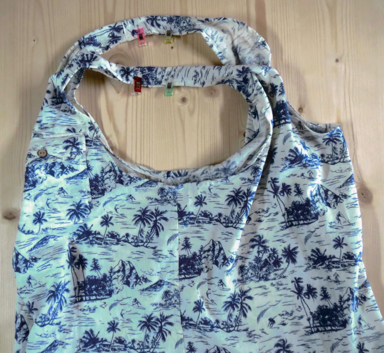 Blog-Inhaltsbild für 'UPCYCLING Projekt - Aus Herrenhemd schnell und einfach Einkaufsbeutel Einkaufstasche mit eingenähtem Beutel nähen ohne Schnittmuster firstloungeberlin'