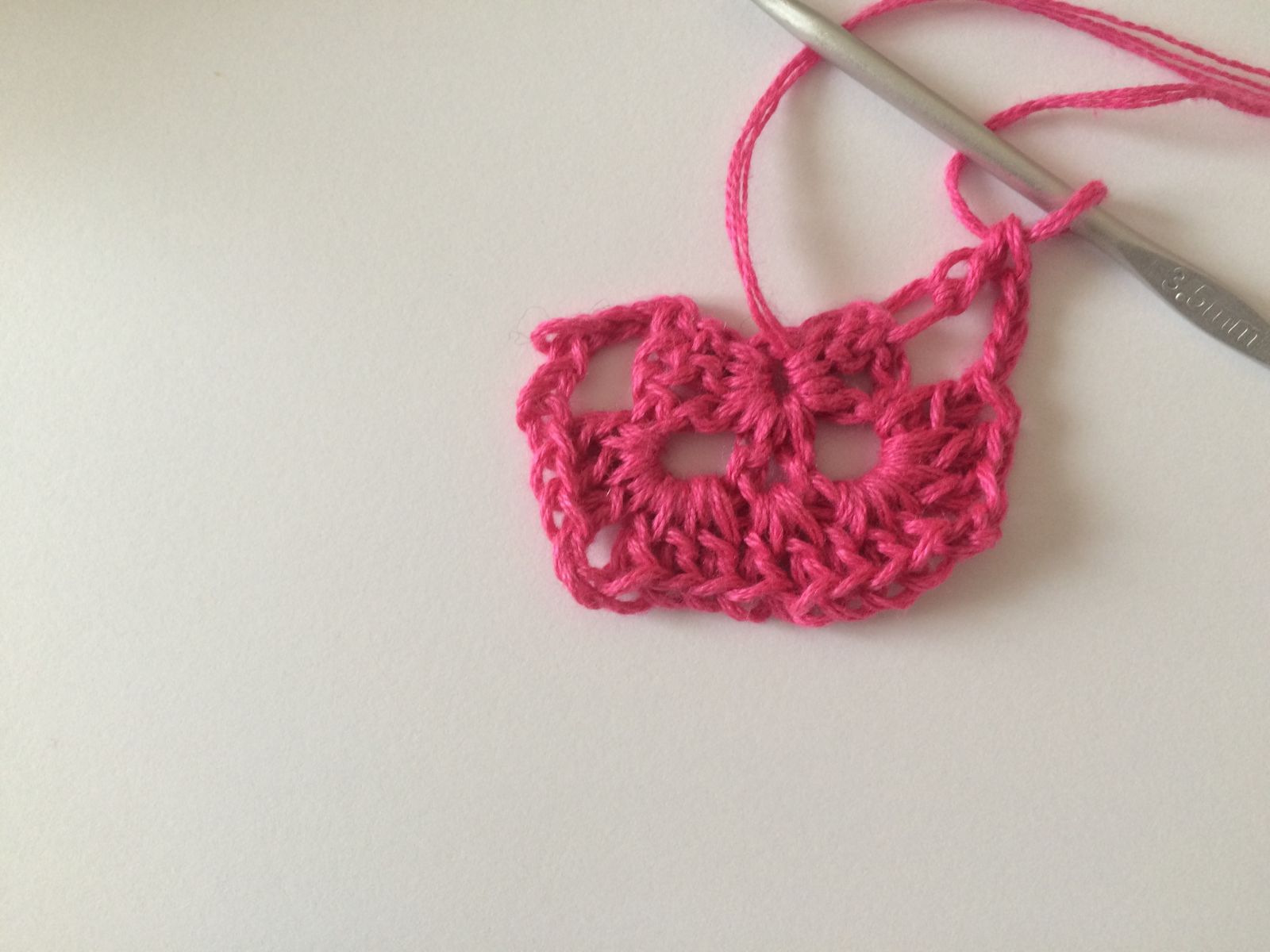 Blog-Inhaltsbild für 'Tuch Butterfly, kostenlose Häkelanleitung'