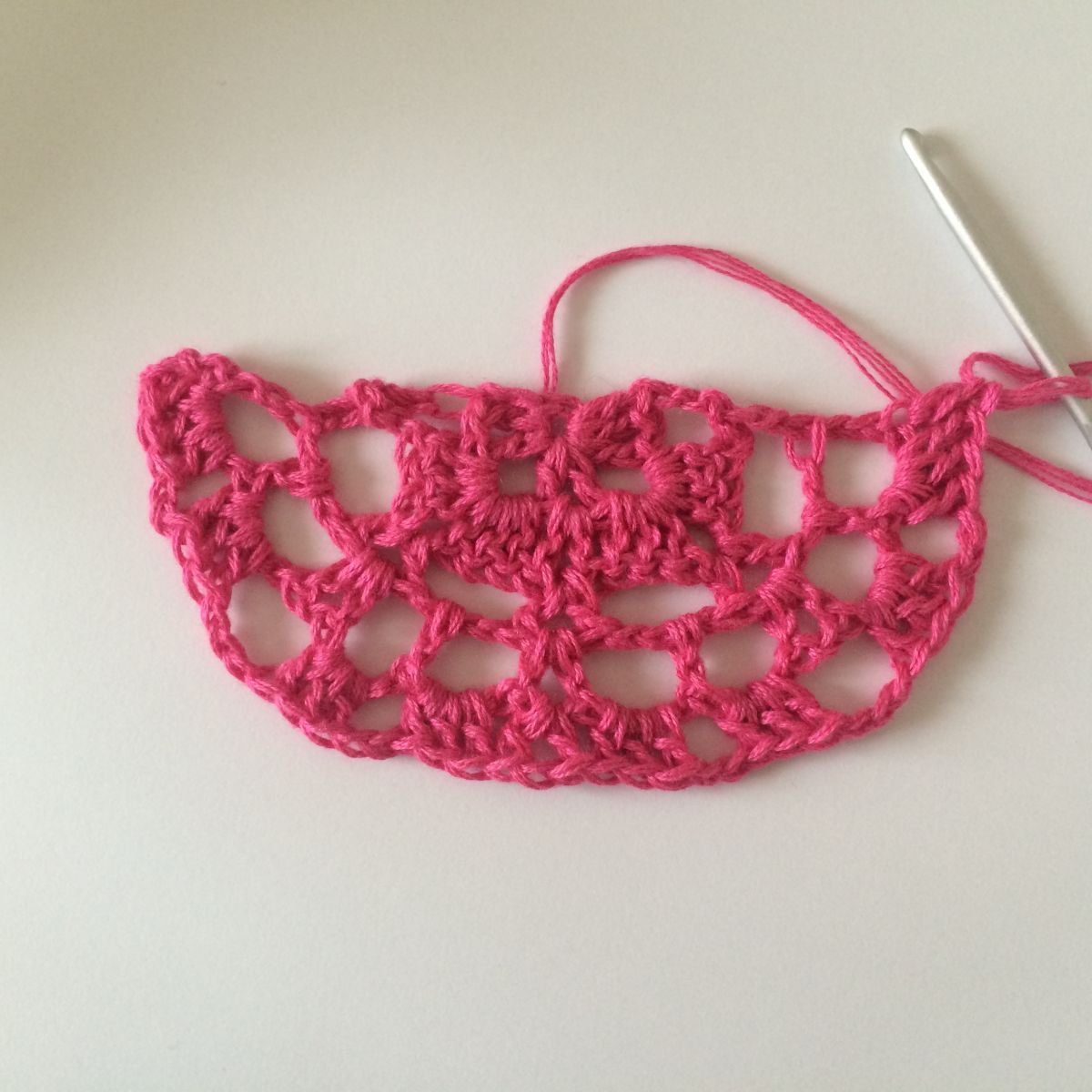 Blog-Inhaltsbild für 'Tuch Butterfly, kostenlose Häkelanleitung'