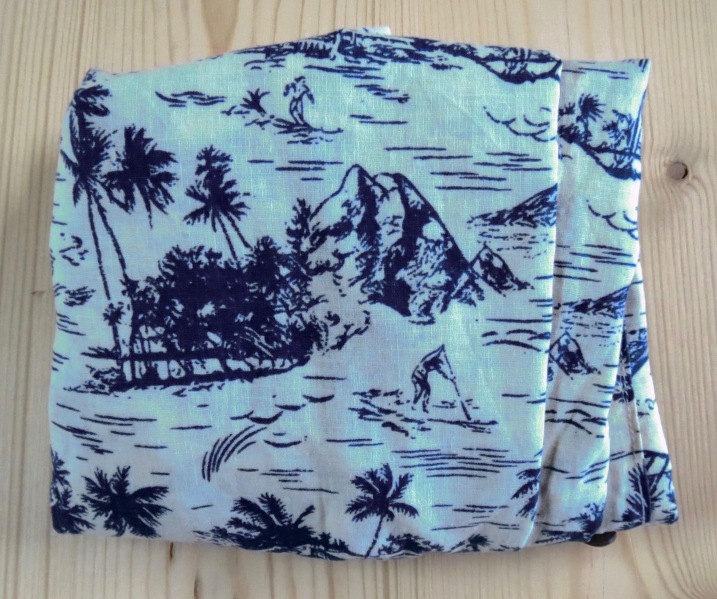 Blog-Inhaltsbild für 'UPCYCLING Projekt - Aus Herrenhemd schnell und einfach Einkaufsbeutel Einkaufstasche mit eingenähtem Beutel nähen ohne Schnittmuster firstloungeberlin'