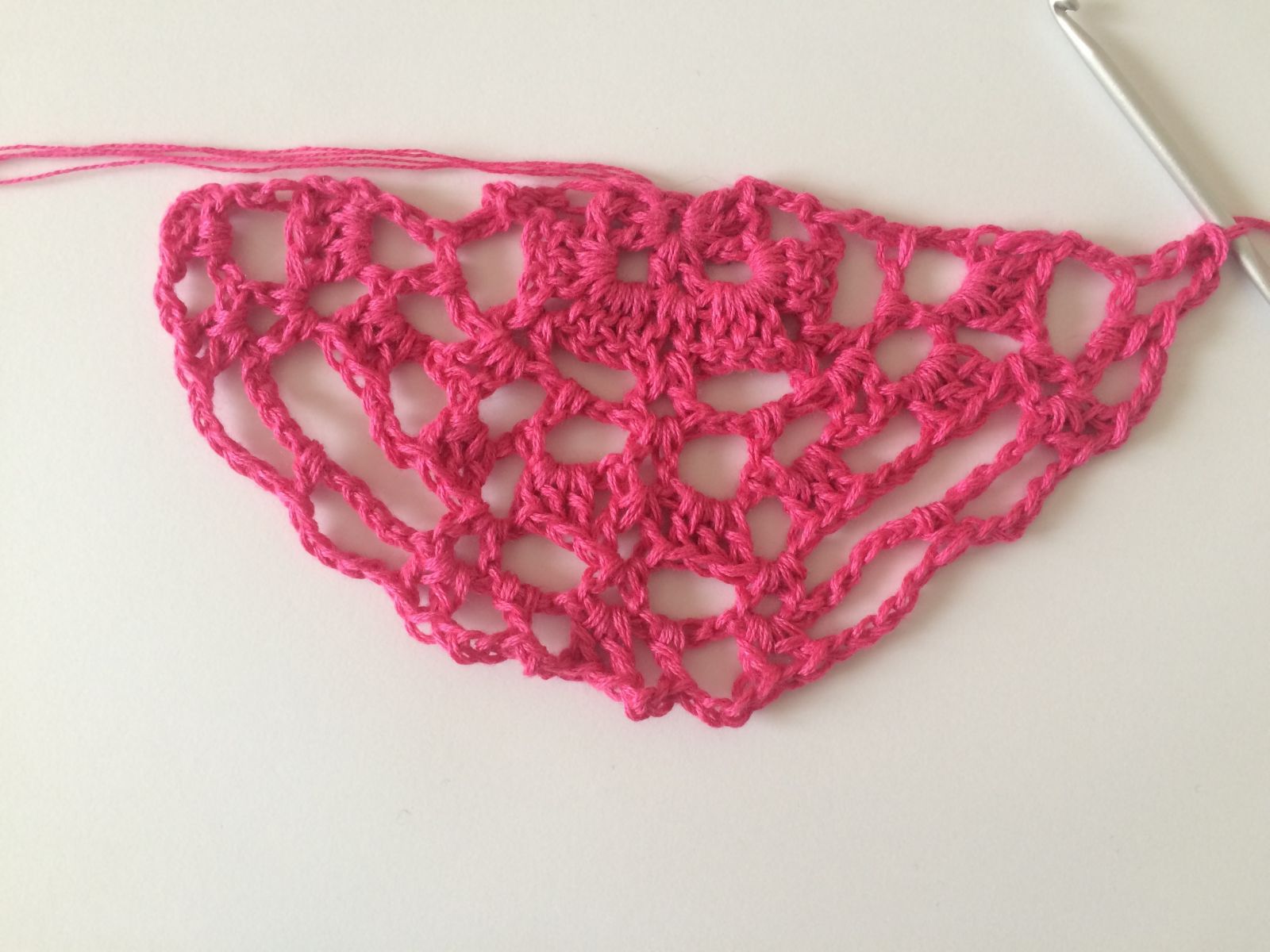 Blog-Inhaltsbild für 'Tuch Butterfly, kostenlose Häkelanleitung'