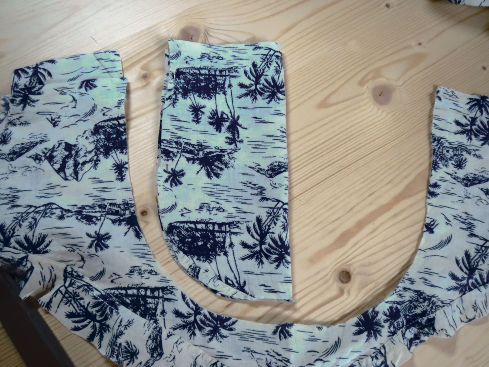 Blog-Inhaltsbild für 'UPCYCLING Projekt - Aus Herrenhemd schnell und einfach Einkaufsbeutel Einkaufstasche mit eingenähtem Beutel nähen ohne Schnittmuster firstloungeberlin'