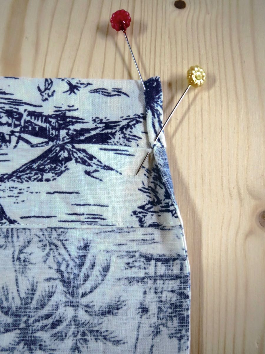 Blog-Inhaltsbild für 'UPCYCLING Projekt - Aus Herrenhemd schnell und einfach Einkaufsbeutel Einkaufstasche mit eingenähtem Beutel nähen ohne Schnittmuster firstloungeberlin'