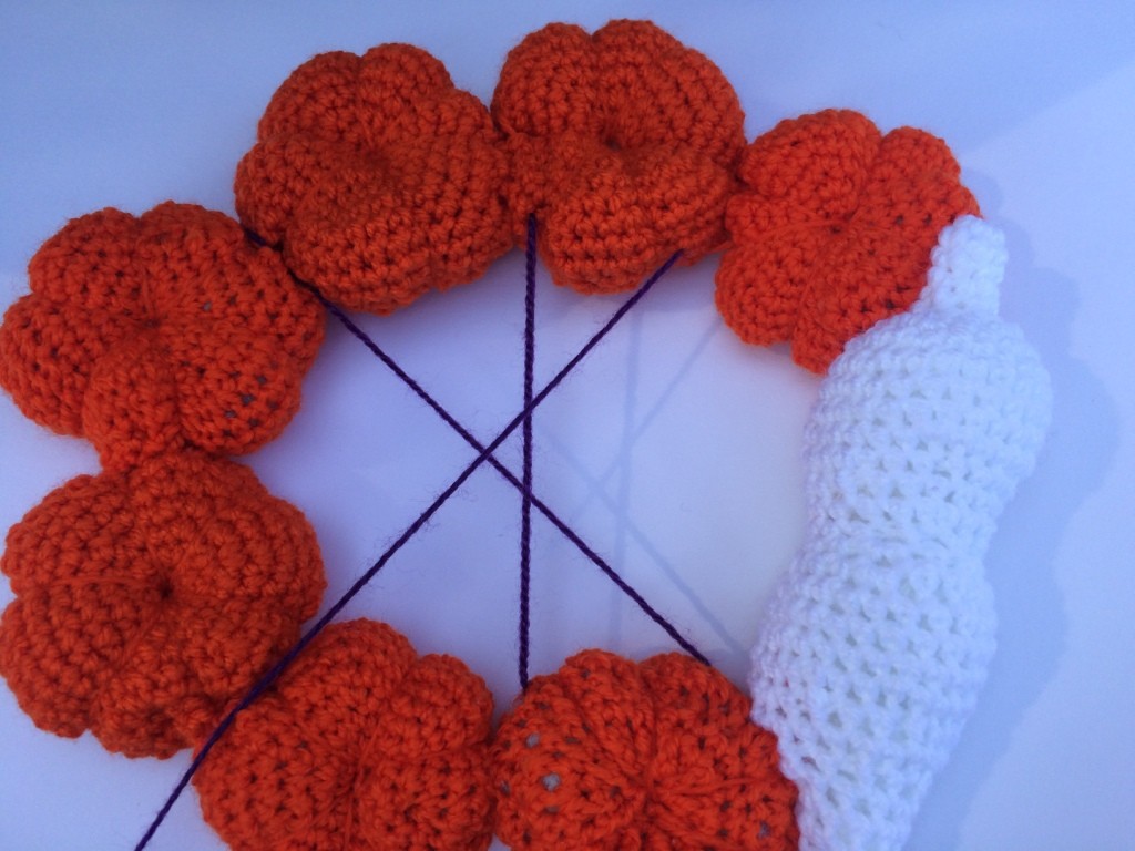 Blog-Inhaltsbild für 'Kostenlose Häkelanleitung - Türkranz Deko Halloween'