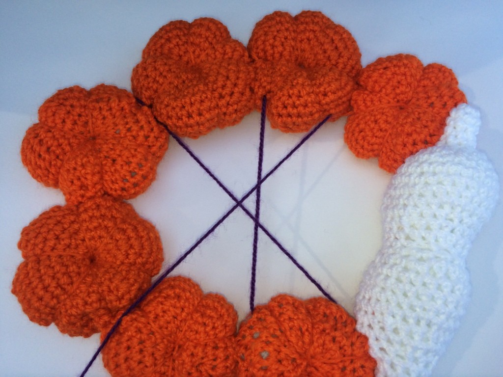 Blog-Inhaltsbild für 'Kostenlose Häkelanleitung - Türkranz Deko Halloween'