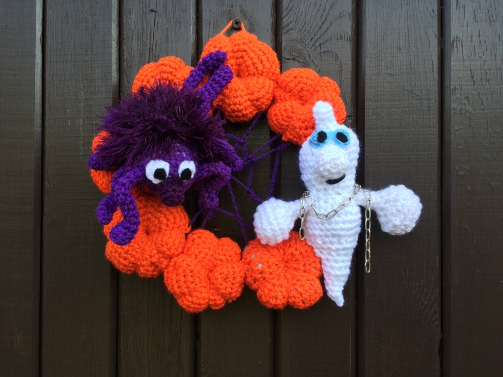 Blog-Inhaltsbild für 'Kostenlose Häkelanleitung - Türkranz Deko Halloween'