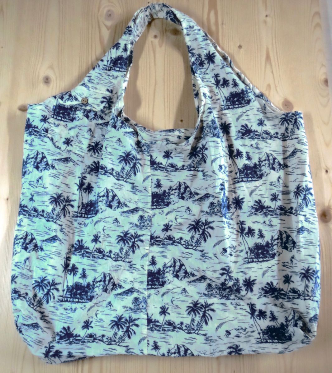 Blog-Inhaltsbild für 'UPCYCLING Projekt - Aus Herrenhemd schnell und einfach Einkaufsbeutel Einkaufstasche mit eingenähtem Beutel nähen ohne Schnittmuster firstloungeberlin'