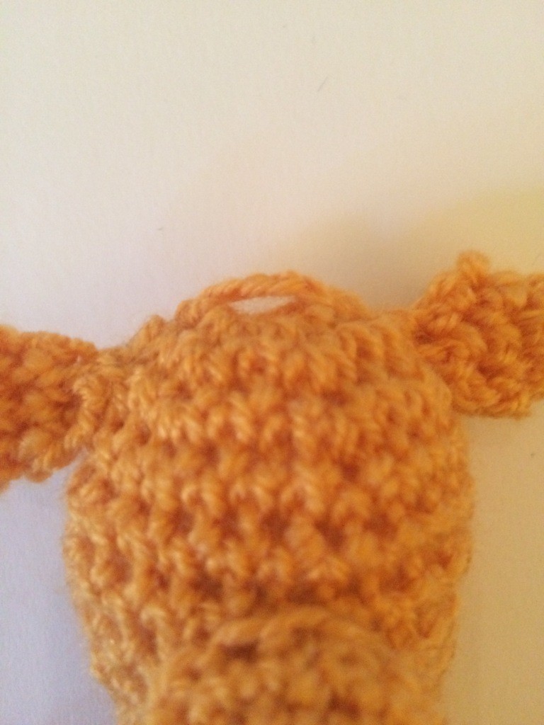 Blog-Inhaltsbild für 'Kostenlose Häkelanleitung - Kleine Giraffe - Schlüsselanhänger Taschenbaumler'