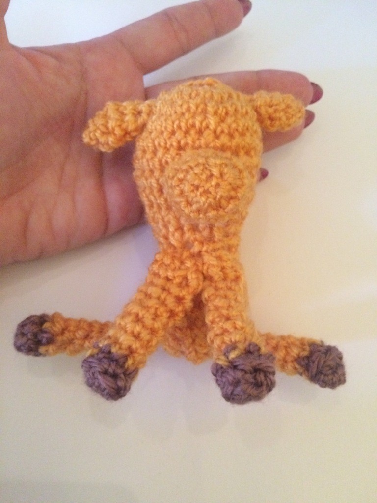 Blog-Inhaltsbild für 'Kostenlose Häkelanleitung - Kleine Giraffe - Schlüsselanhänger Taschenbaumler'