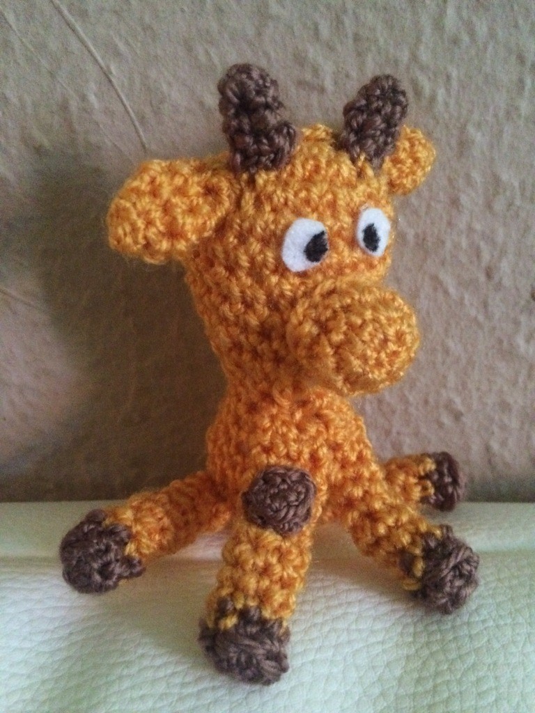 Blog-Inhaltsbild für 'Kostenlose Häkelanleitung - Kleine Giraffe - Schlüsselanhänger Taschenbaumler'