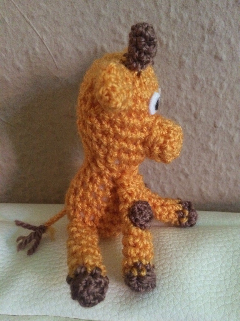 Blog-Inhaltsbild für 'Kostenlose Häkelanleitung - Kleine Giraffe - Schlüsselanhänger Taschenbaumler'