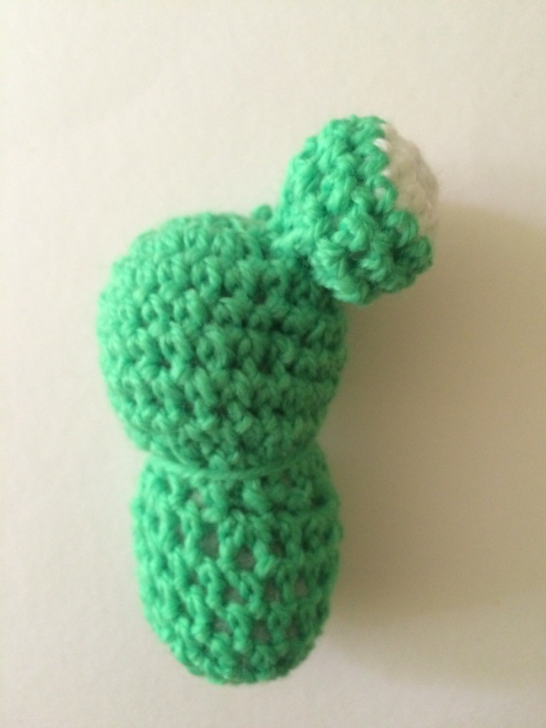 Blog-Inhaltsbild für 'Kostenlose Häkelanleitung - Kleiner Frosch Schlüsselanhänger Taschenbaumler'