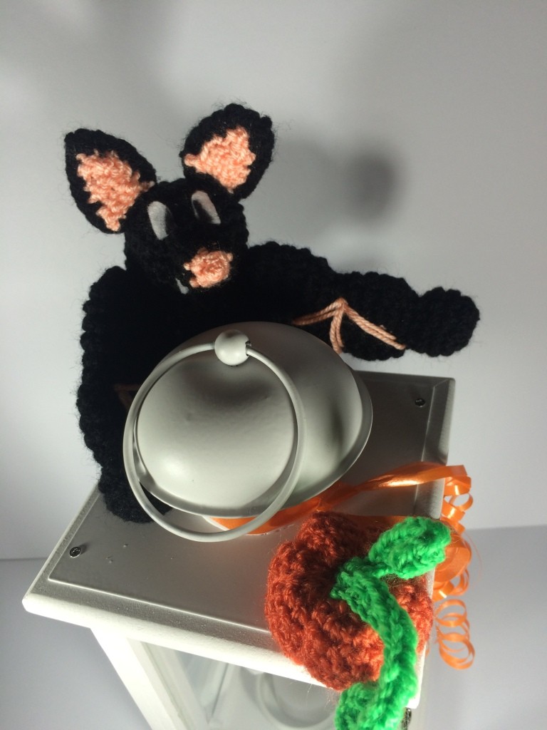 Blog-Inhaltsbild für 'Kostenlose Häkelanleitung - kleiner Geist in der Lampe mit LED Licht'