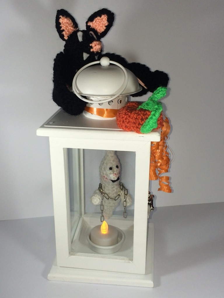 Blog-Inhaltsbild für 'Kostenlose Häkelanleitung - kleiner Geist in der Lampe mit LED Licht'