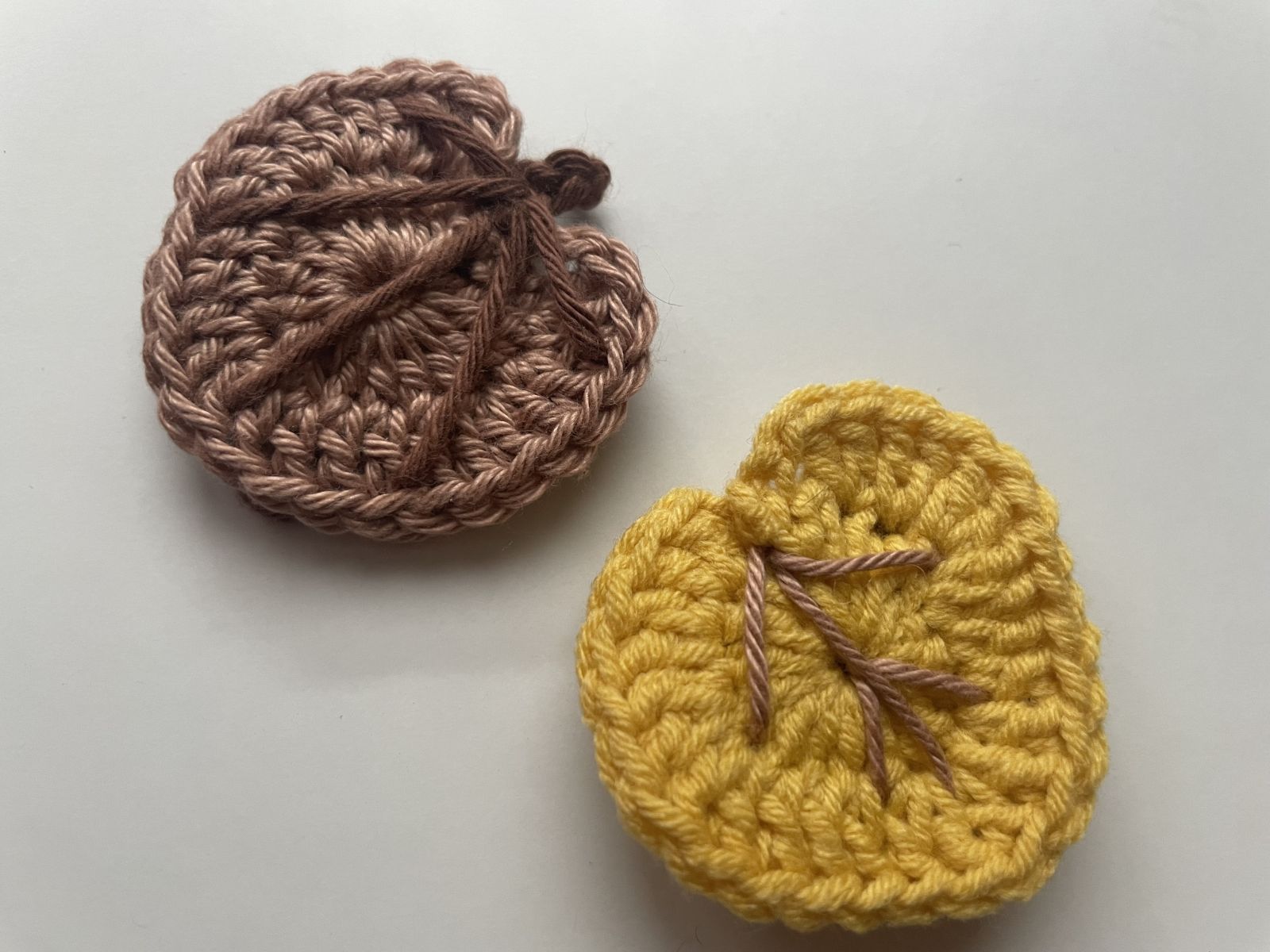 Blog content image for 'Crochet Autumn Decorations: Pattern for Leaves, Acorns & Mushrooms (incl. Fly Agaric)'