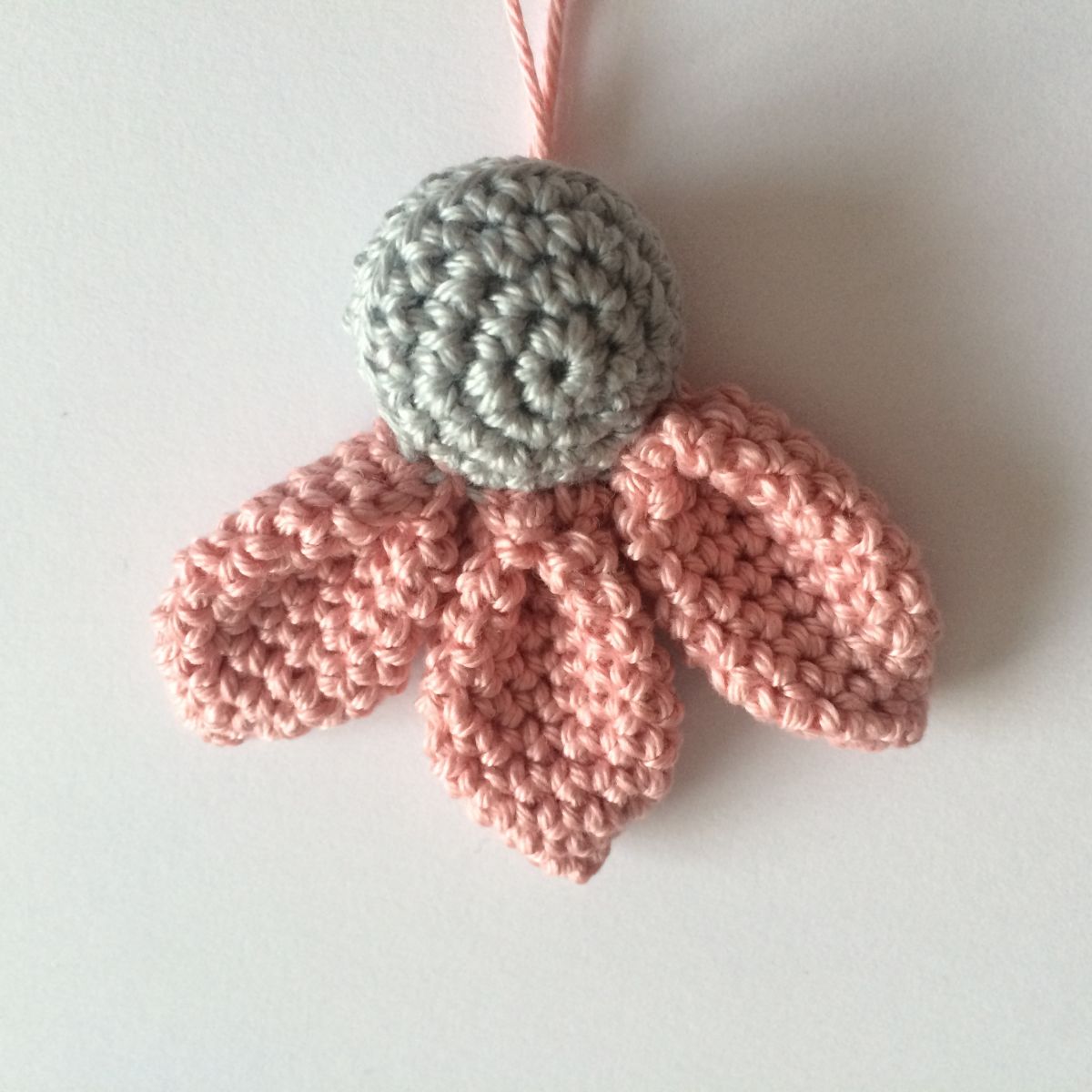 Blog-Inhaltsbild für 'Blume, kostenlose Häkelanleitung'