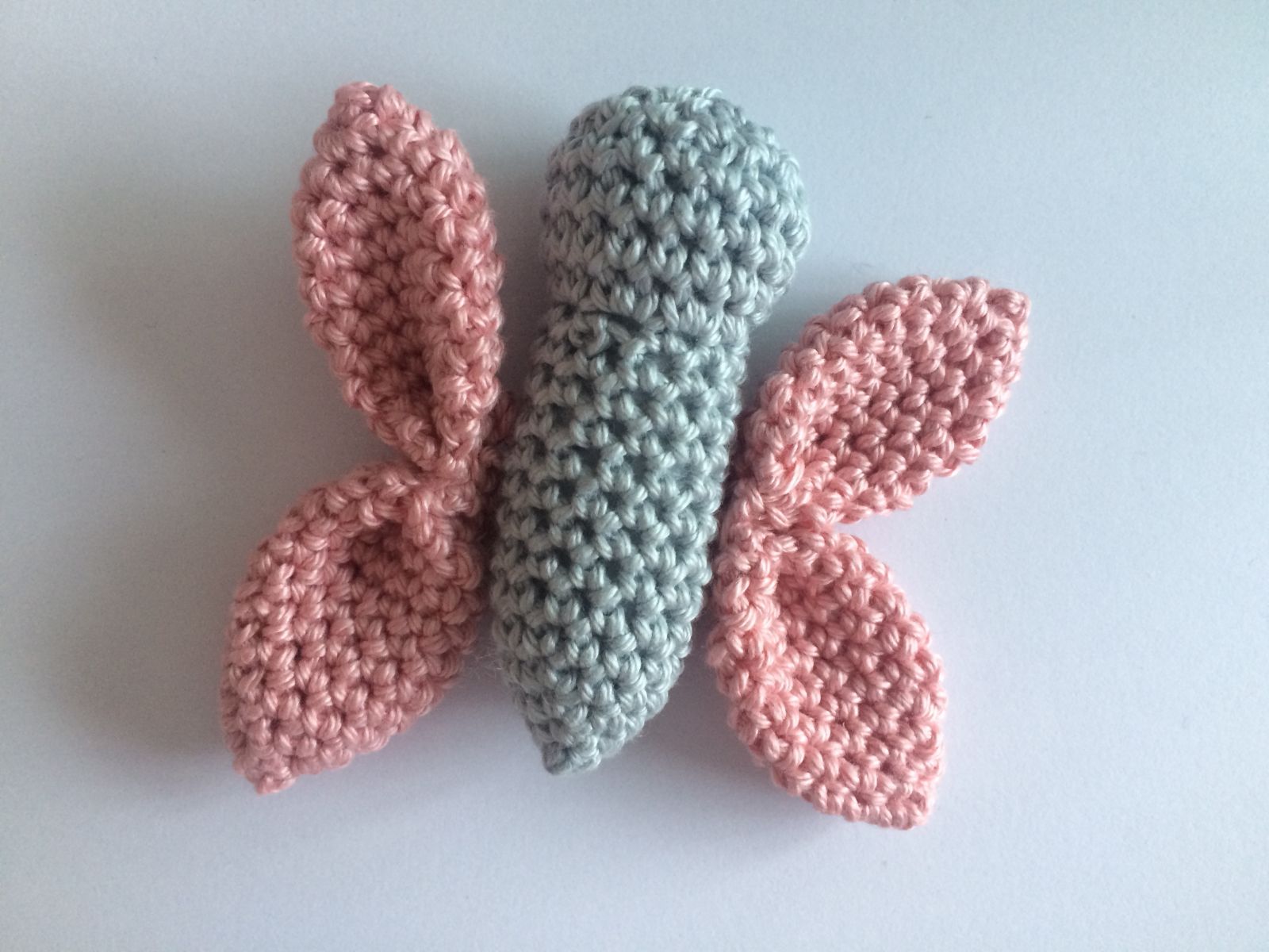 Blog-Inhaltsbild für 'Schmetterling, kostenlose Häkelanleitung'