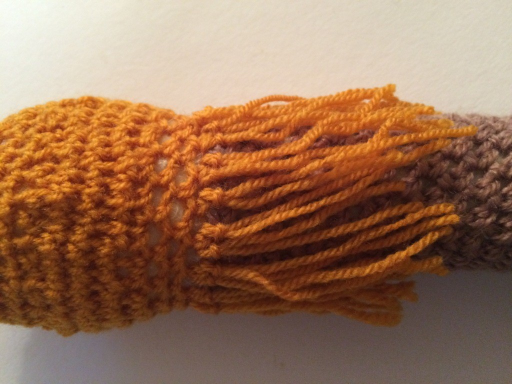 Blog-Inhaltsbild für 'Kostenlose Häkelanleitung - Kleine Kürbise auf dem Besen - Türdeko - Halloweendeko'