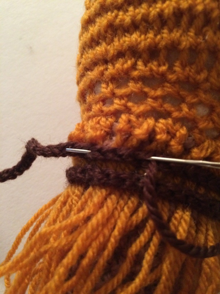 Blog-Inhaltsbild für 'Kostenlose Häkelanleitung - Kleine Kürbise auf dem Besen - Türdeko - Halloweendeko'