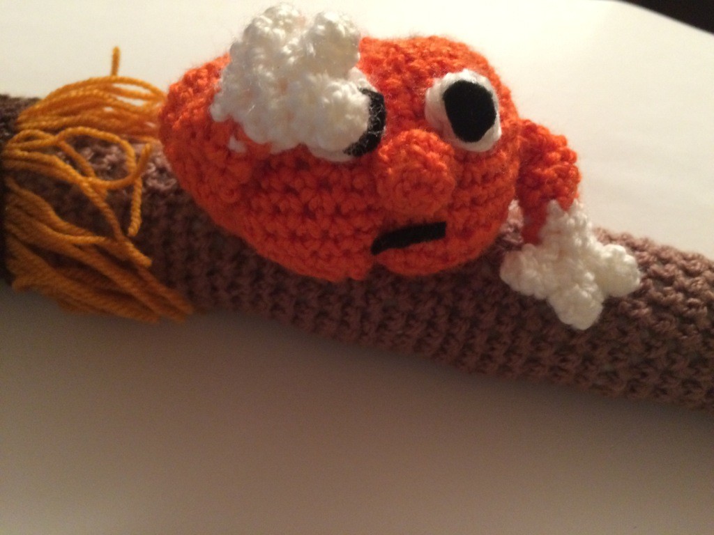 Blog-Inhaltsbild für 'Kostenlose Häkelanleitung - Kleine Kürbise auf dem Besen - Türdeko - Halloweendeko'