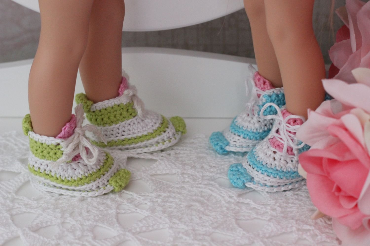 Blog-Inhaltsbild für 'Kostenlose Häkelanleitung für Puppen Turnschuhe'