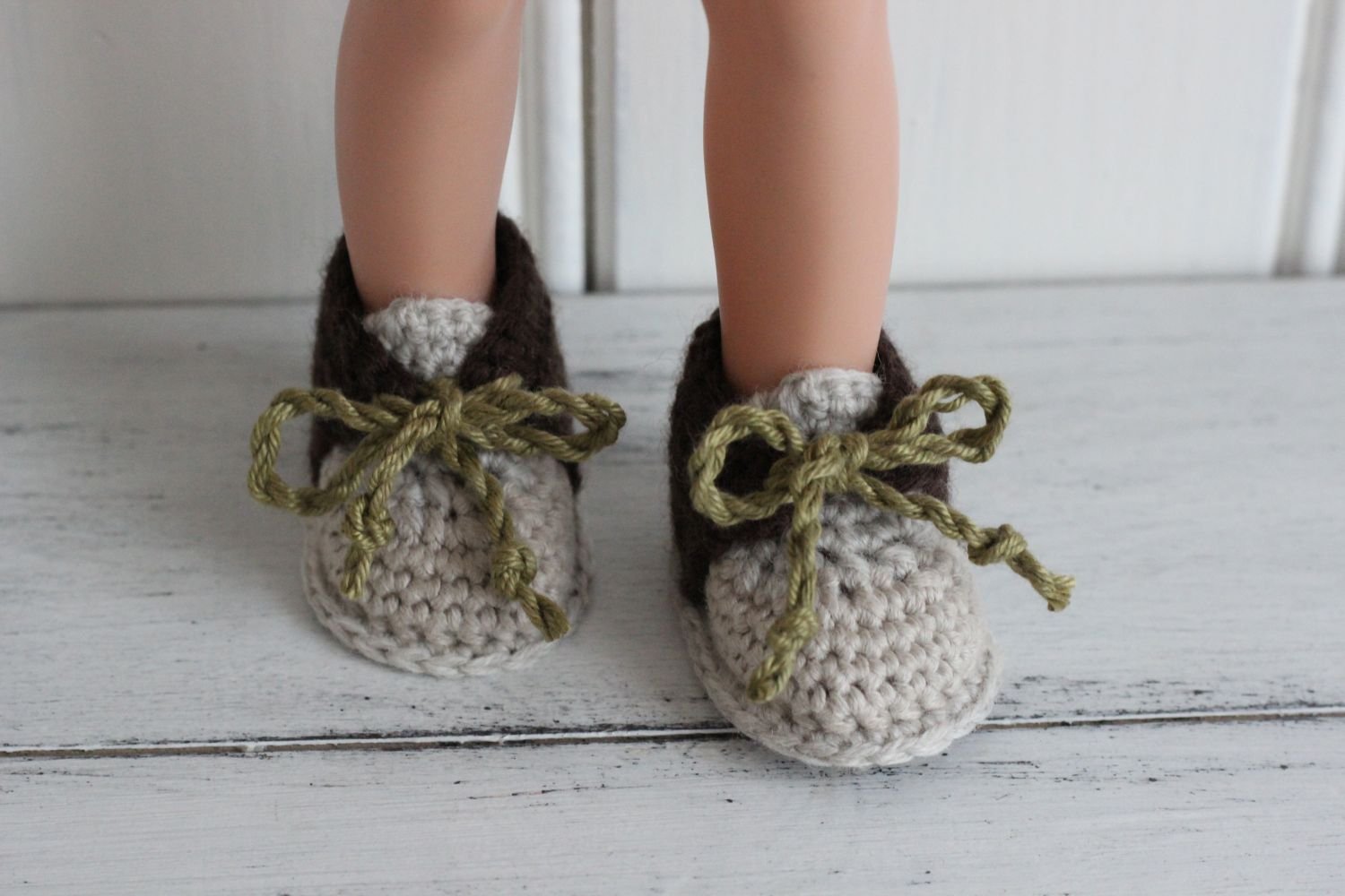 Blog-Inhaltsbild für 'Kostenlose Häkelanleitung für Puppen Turnschuhe'