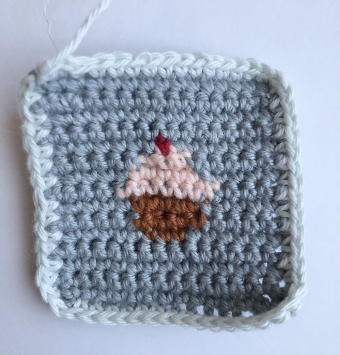 Blog-Inhaltsbild für 'Kostenlose Häkelaleitung kleiner Würfel'