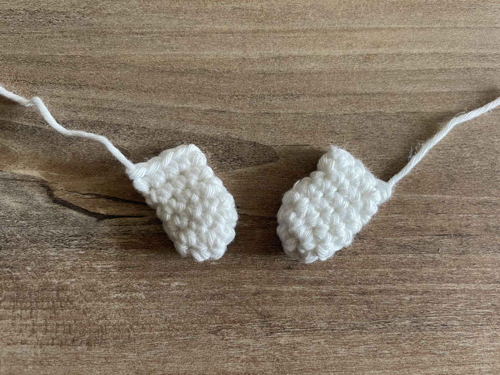 Blog-Inhaltsbild für 'Freundlicher Halloween-Geist häkeln – mit LED-Licht 👻'