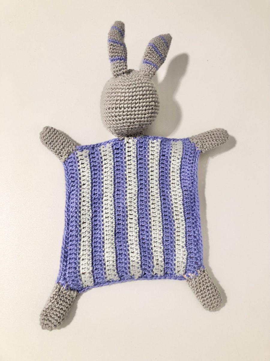 Blog-Inhaltsbild für 'Kostenlose Anleitung Hasen-Kuscheltuch'