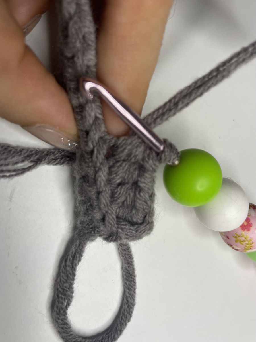 Blog-Inhaltsbild für 'Was das Häkeln ins hintere Maschenglied wirklich bewirkt'