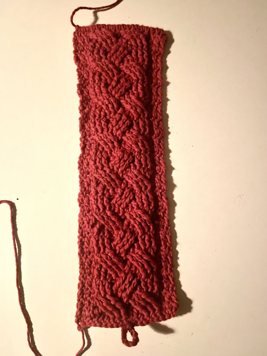 Blog-Inhaltsbild für '🧶 Tassenhülle im Flechtmuster – pure Häkel-Liebe für kalte Tage'