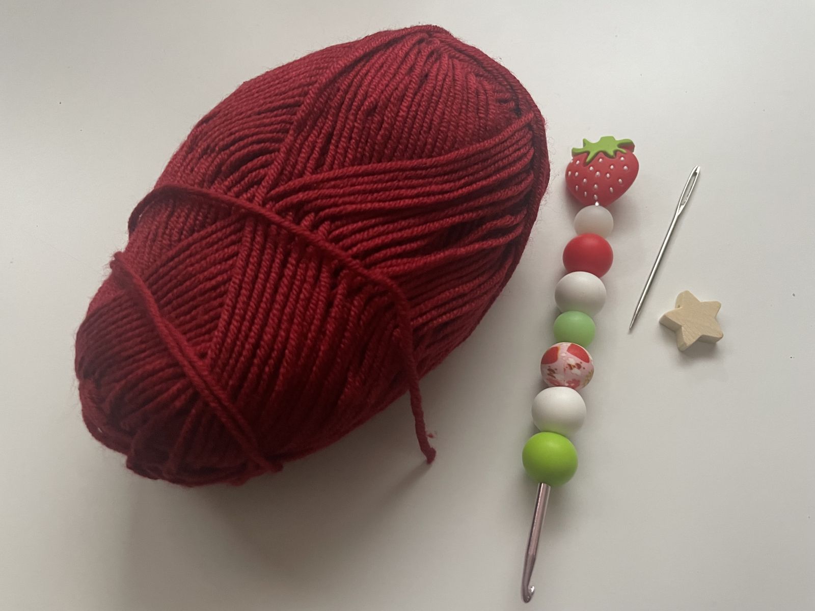 Blog-Inhaltsbild für '🧶 Tassenhülle im Flechtmuster – pure Häkel-Liebe für kalte Tage'