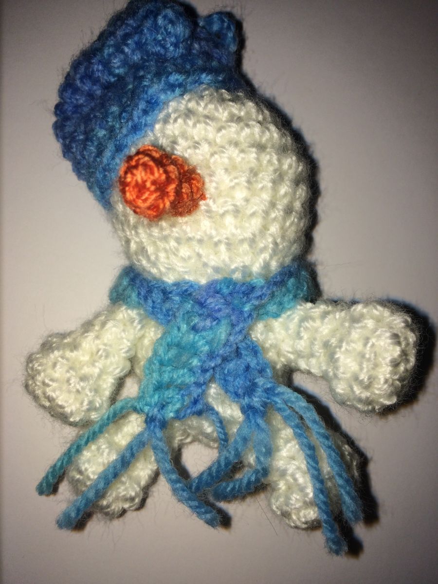 Blog-Inhaltsbild für 'Kostenlose Häkelanleitung - kleiner Schneemann - Schlüsselanhänger . Taschenbaumler'