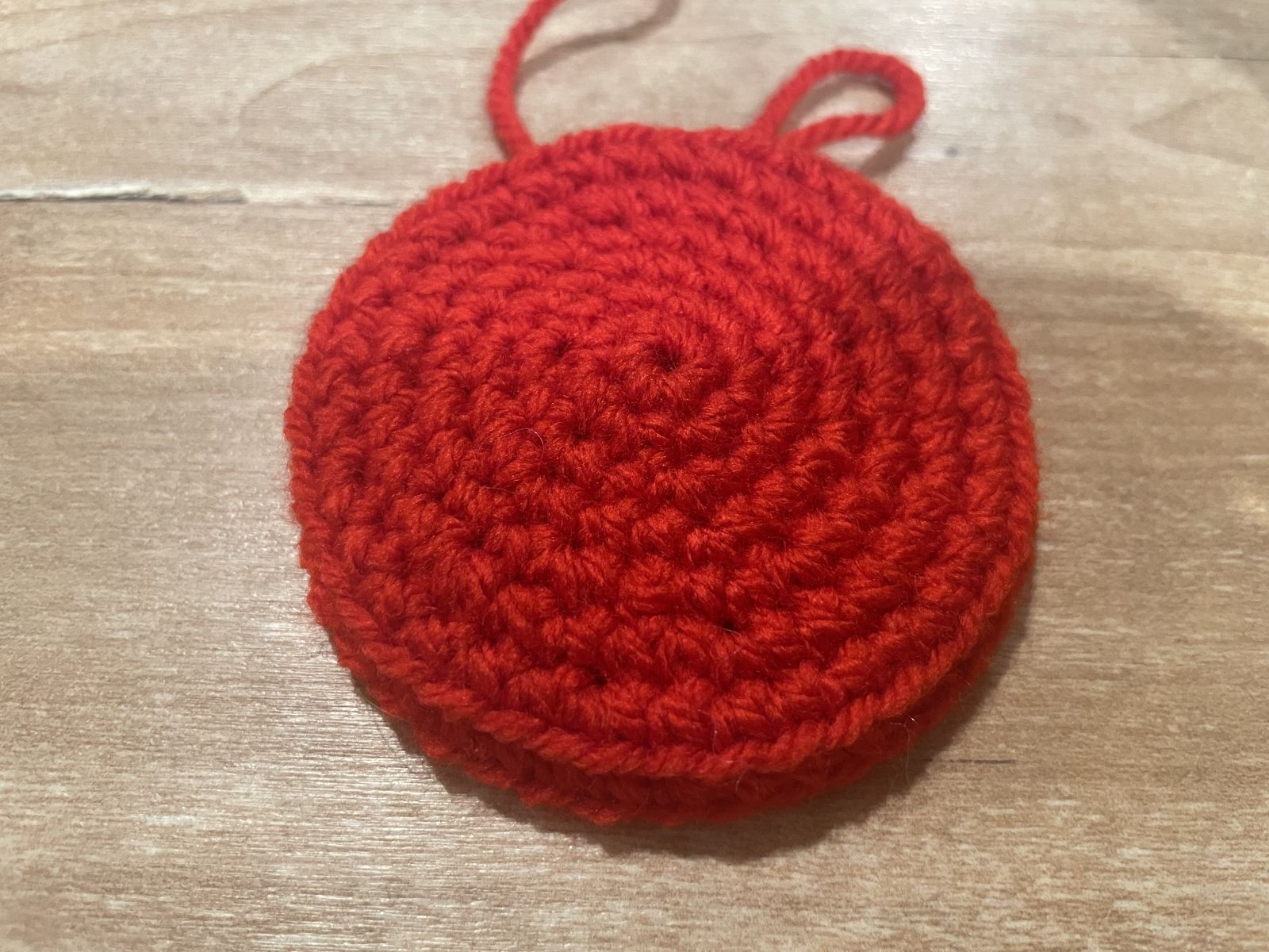 Blog-Inhaltsbild für '🌟 Upcycling im Advent: Weihnachtsmann-Hose fürs Apfelmusglas'