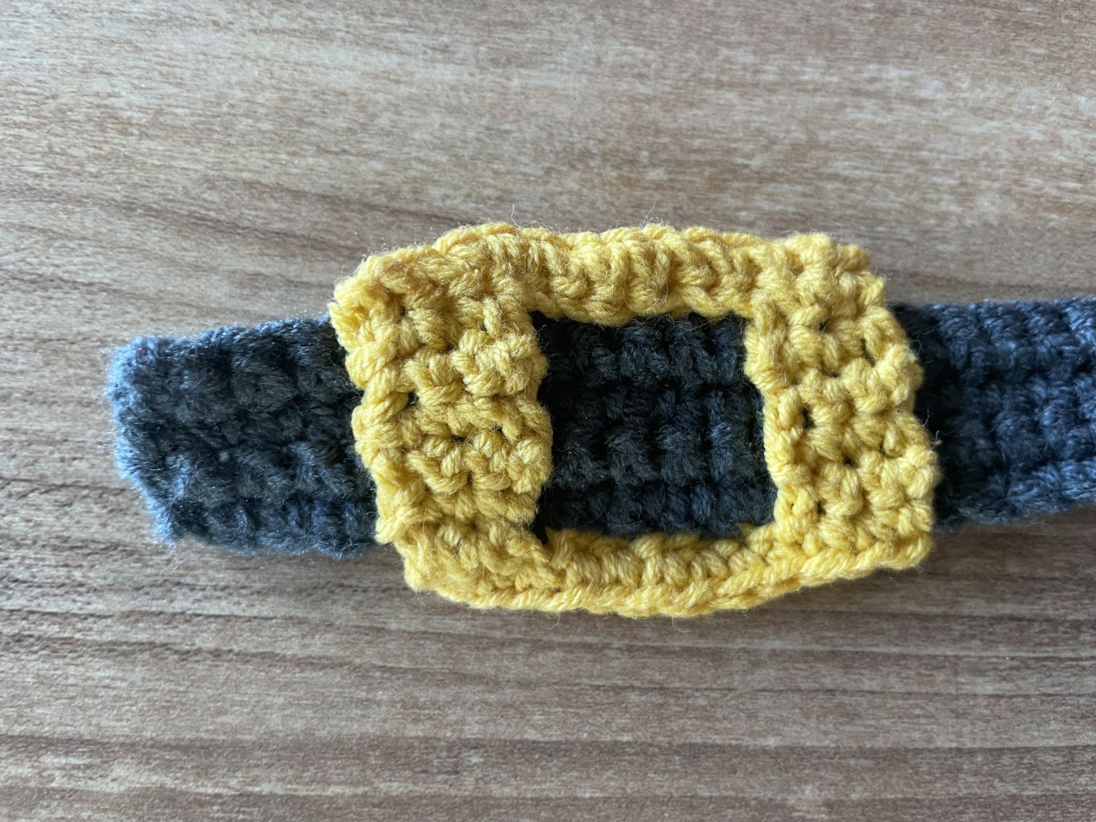 Blog-Inhaltsbild für '🌟 Upcycling im Advent: Weihnachtsmann-Hose fürs Apfelmusglas'