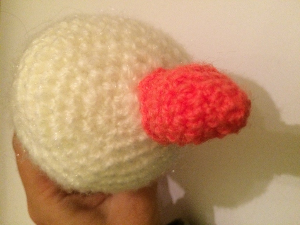 Blog-Inhaltsbild für 'Kostenlose Häkelanleitung - Kleiner liegender Schneemann'