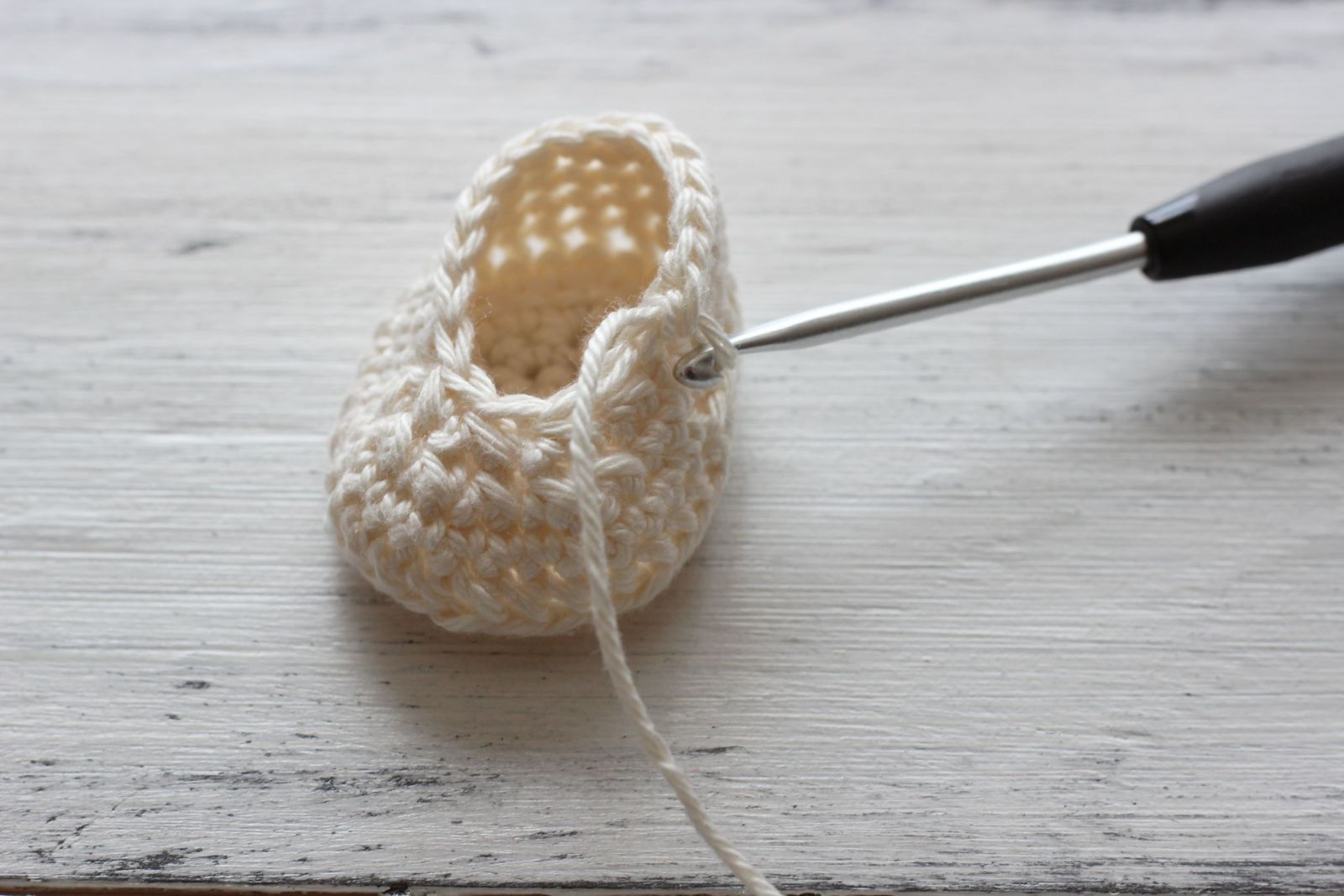 Blog-Inhaltsbild für 'Puppe häkeln. Kostenlose Anleitung für Erdbeerpuppe'