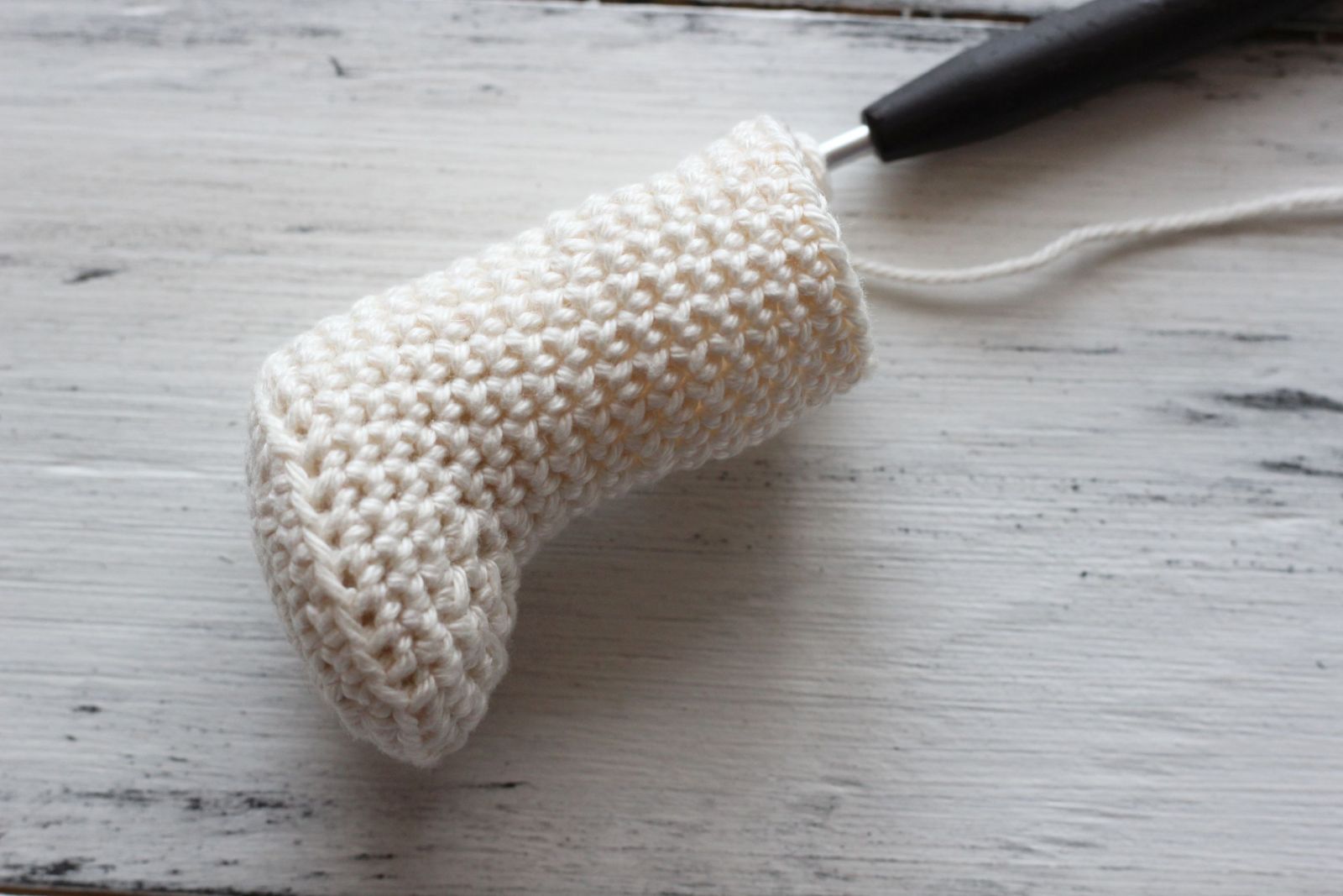 Blog-Inhaltsbild für 'Puppe häkeln. Kostenlose Anleitung für Erdbeerpuppe'