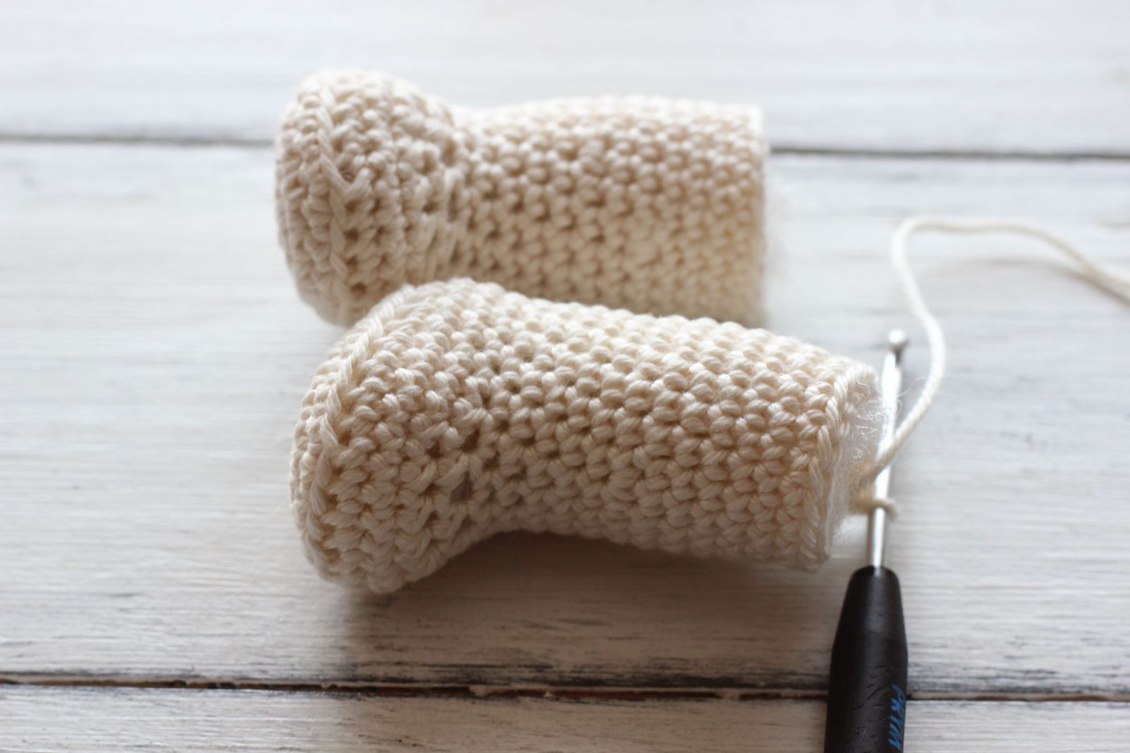 Blog-Inhaltsbild für 'Puppe häkeln. Kostenlose Anleitung für Erdbeerpuppe'