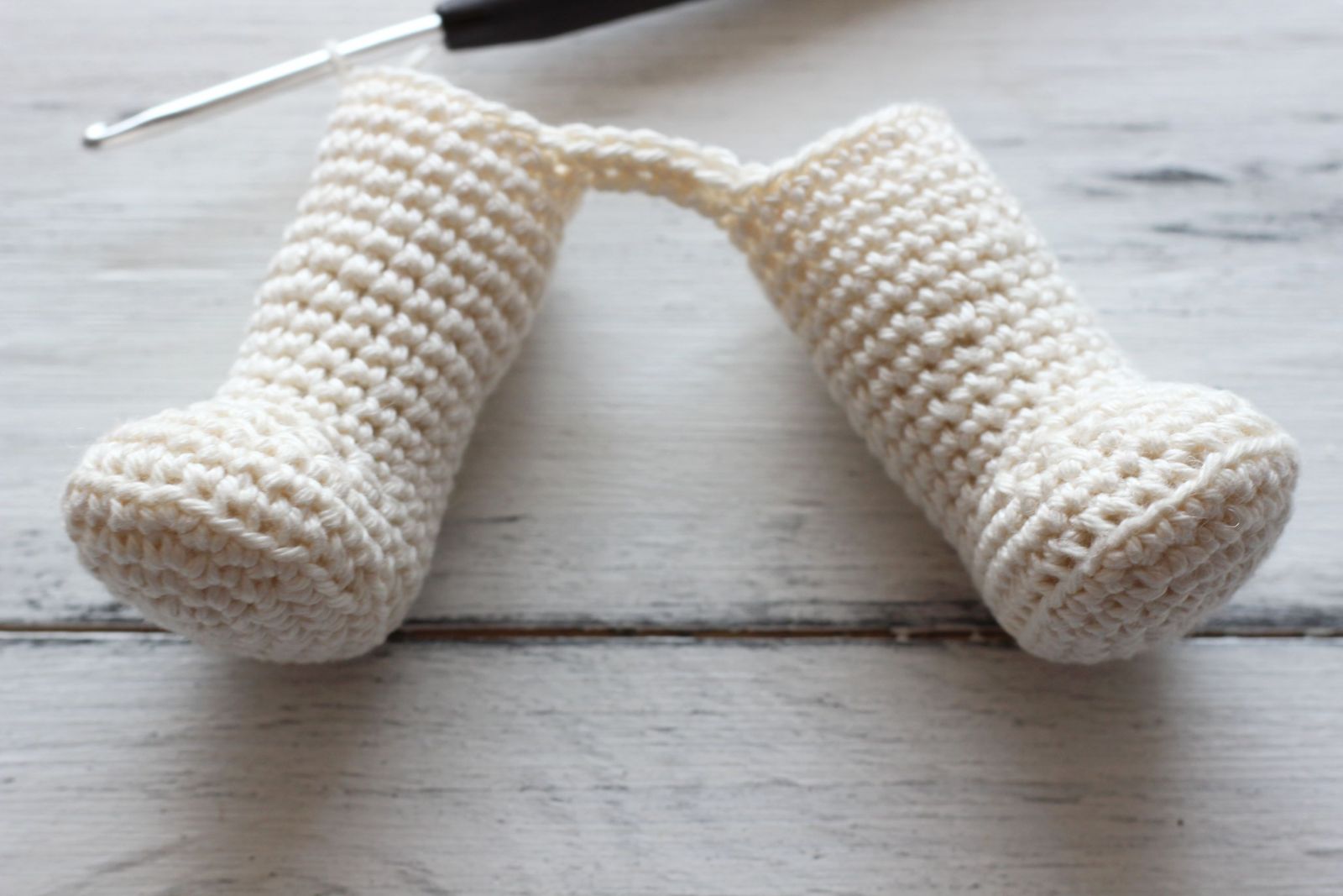 Blog-Inhaltsbild für 'Puppe häkeln. Kostenlose Anleitung für Erdbeerpuppe'